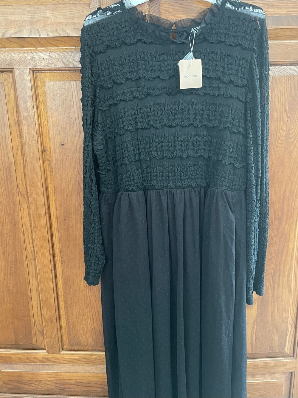 BloomChic Black Ruffled Long-Sleeve Dress, NWT Sz.18/20 w pockets very nice